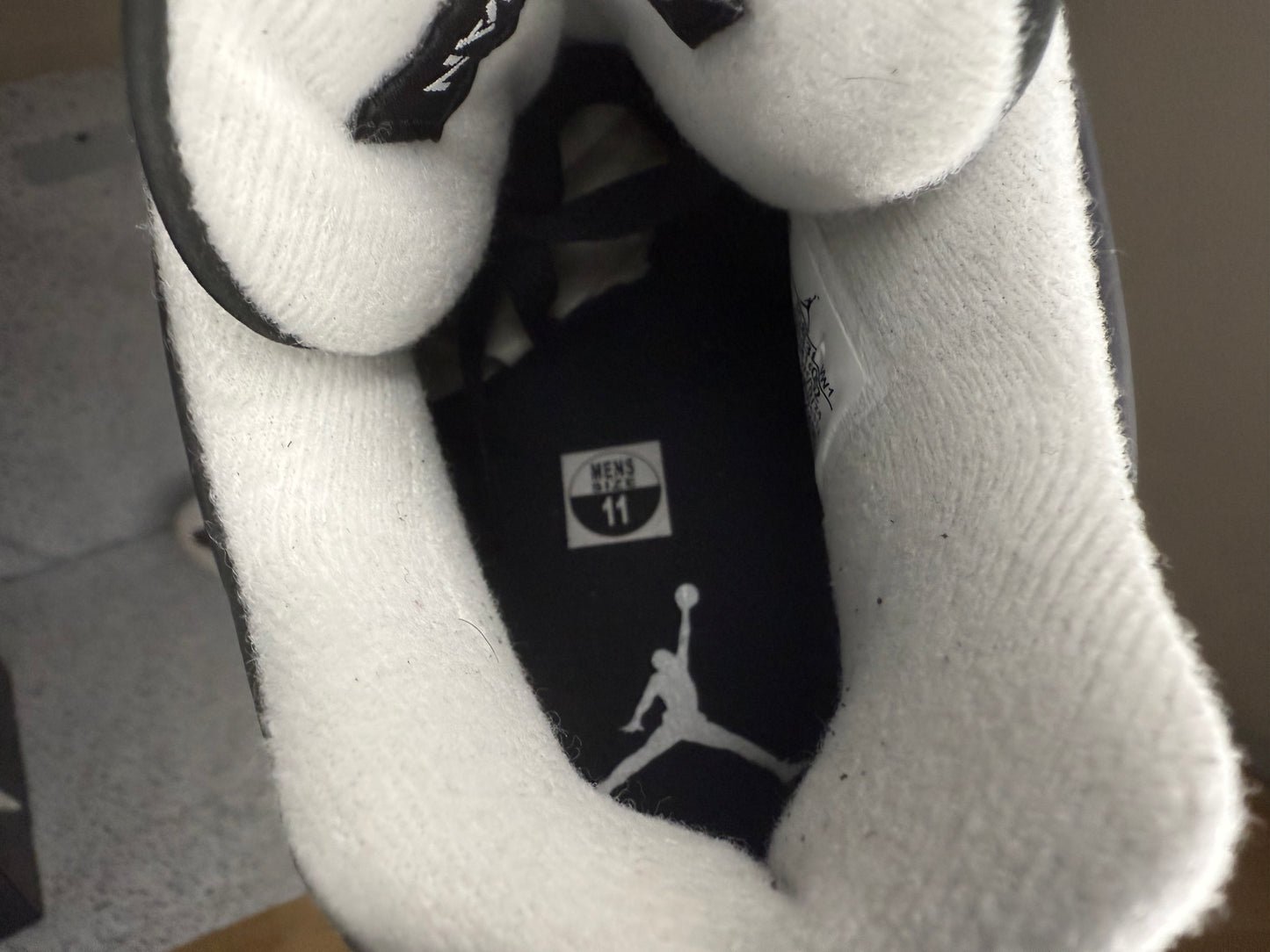 Jordan 4 Fear 11 Men/12.5 Women “Preowned”