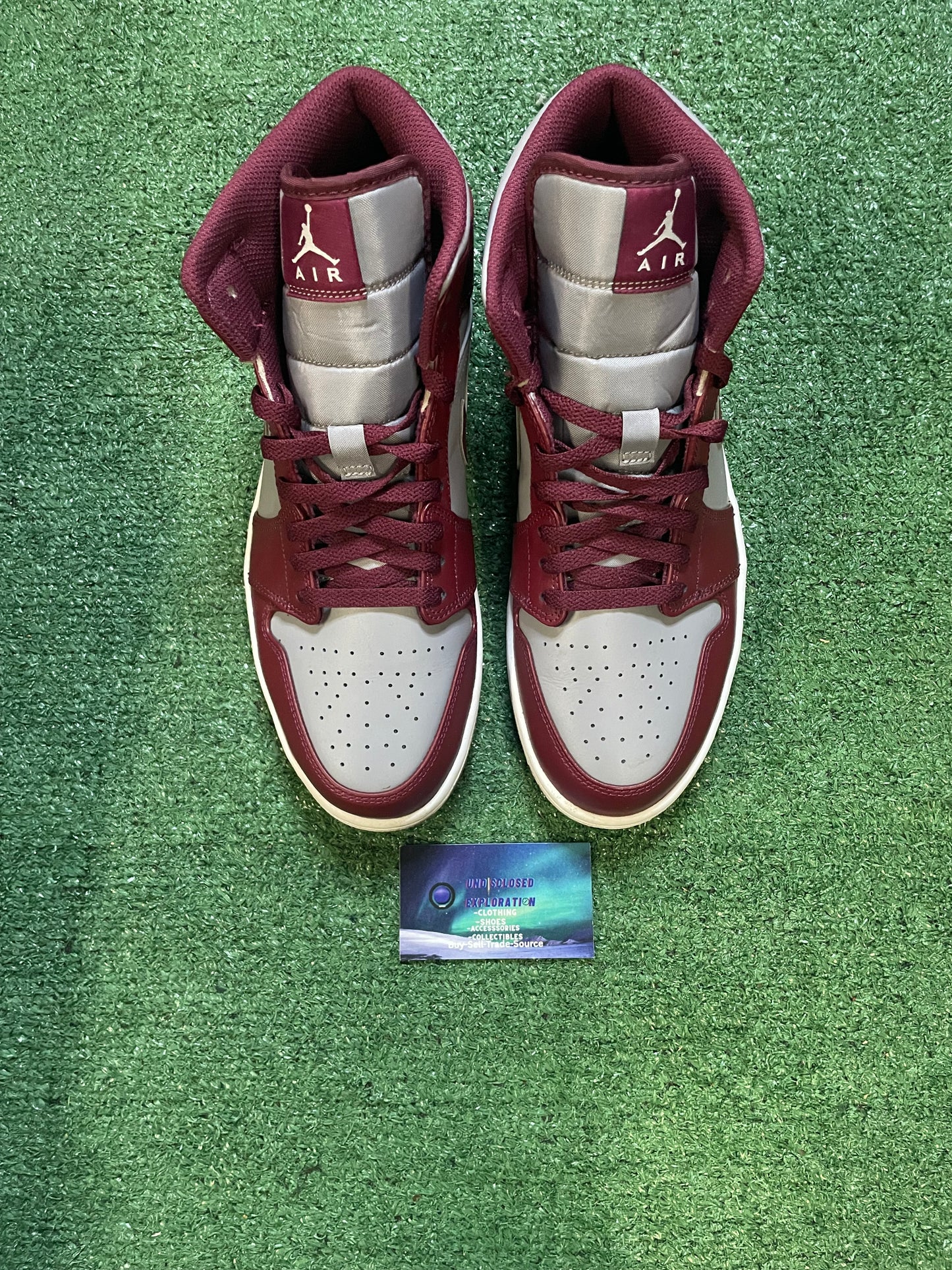 Air Jordan 1 mid cherrywood red size 11men/12.5women