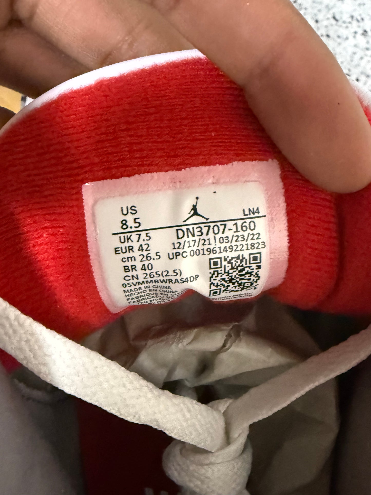 Jordan 3 Fire Red 8.5 Men/10 Women “Preowned”