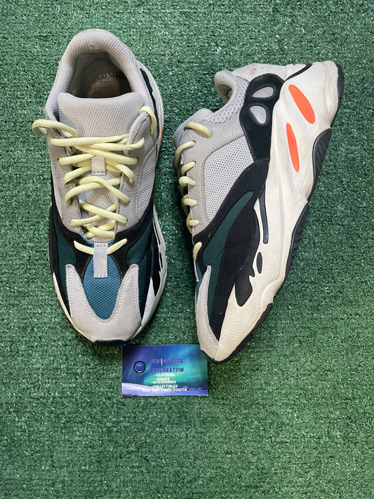 Adidas Yeezy wave runner 700 size 10men/11.5women
