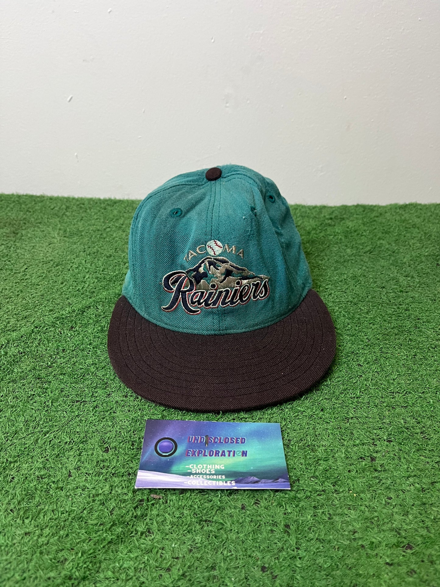 Vintage Tacoma Rainier fitted cap