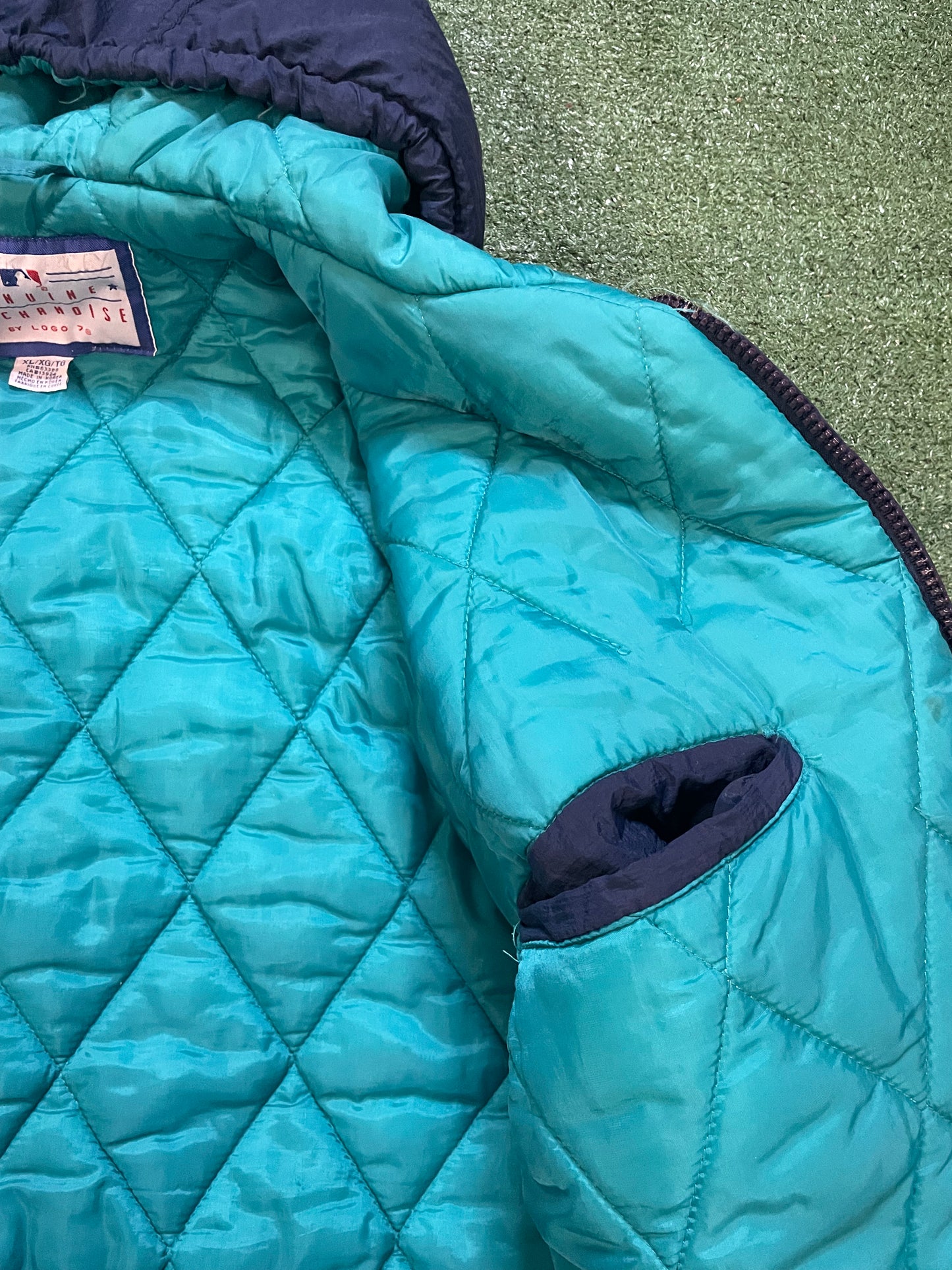 Vintage 1990s Seattle Mariners blue and teal puffer jacket