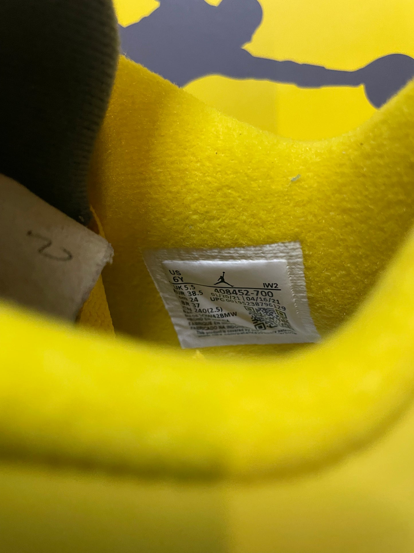 Air Jordan 4 lightning 2021