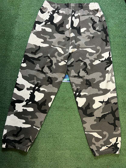 Supreme snow camo satin applique sweatpants