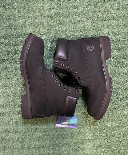 Timberland 6 Inch Black boot size 11men/12.5women