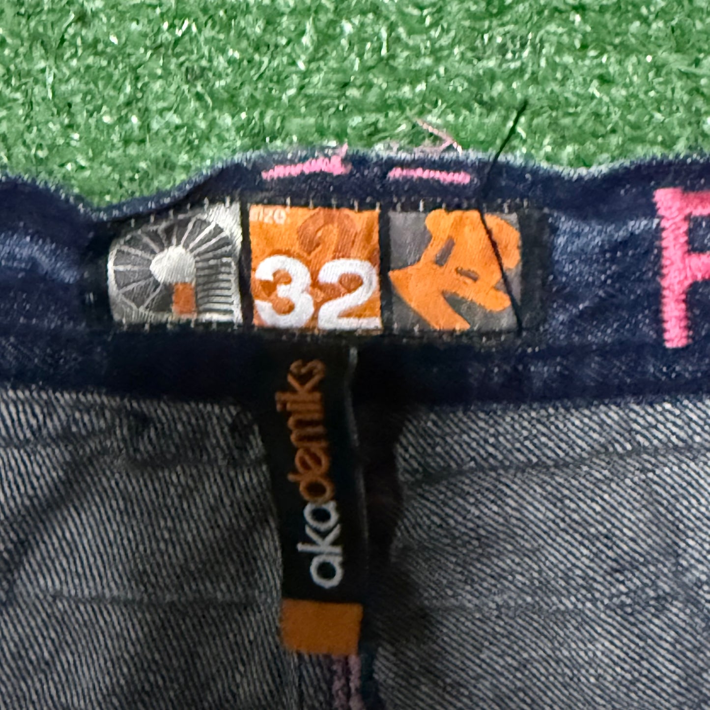 Vintage Akademiks Jorts