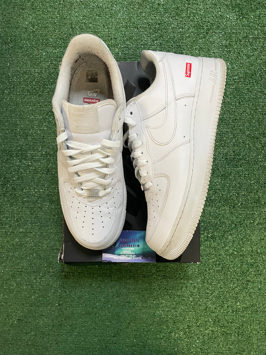 Nike Air Force 1 Low SP supreme white size 11men/12.5women