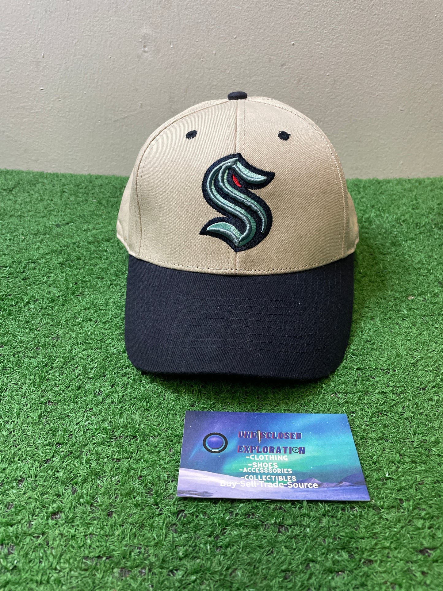 Seattle Kraken white/deep sea blue hat