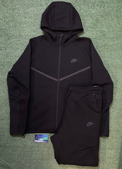 Nike tech fleece black sweatsuit