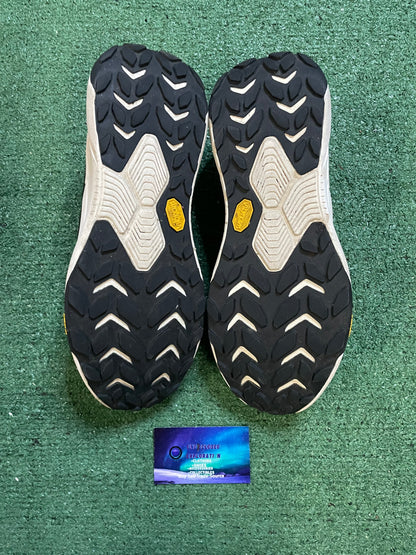 HOKA one transport size 10men/11.5women