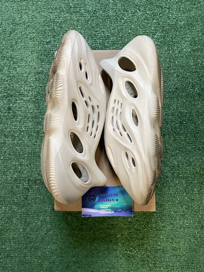 Yeezy foam runner sand size 5men/6.5women