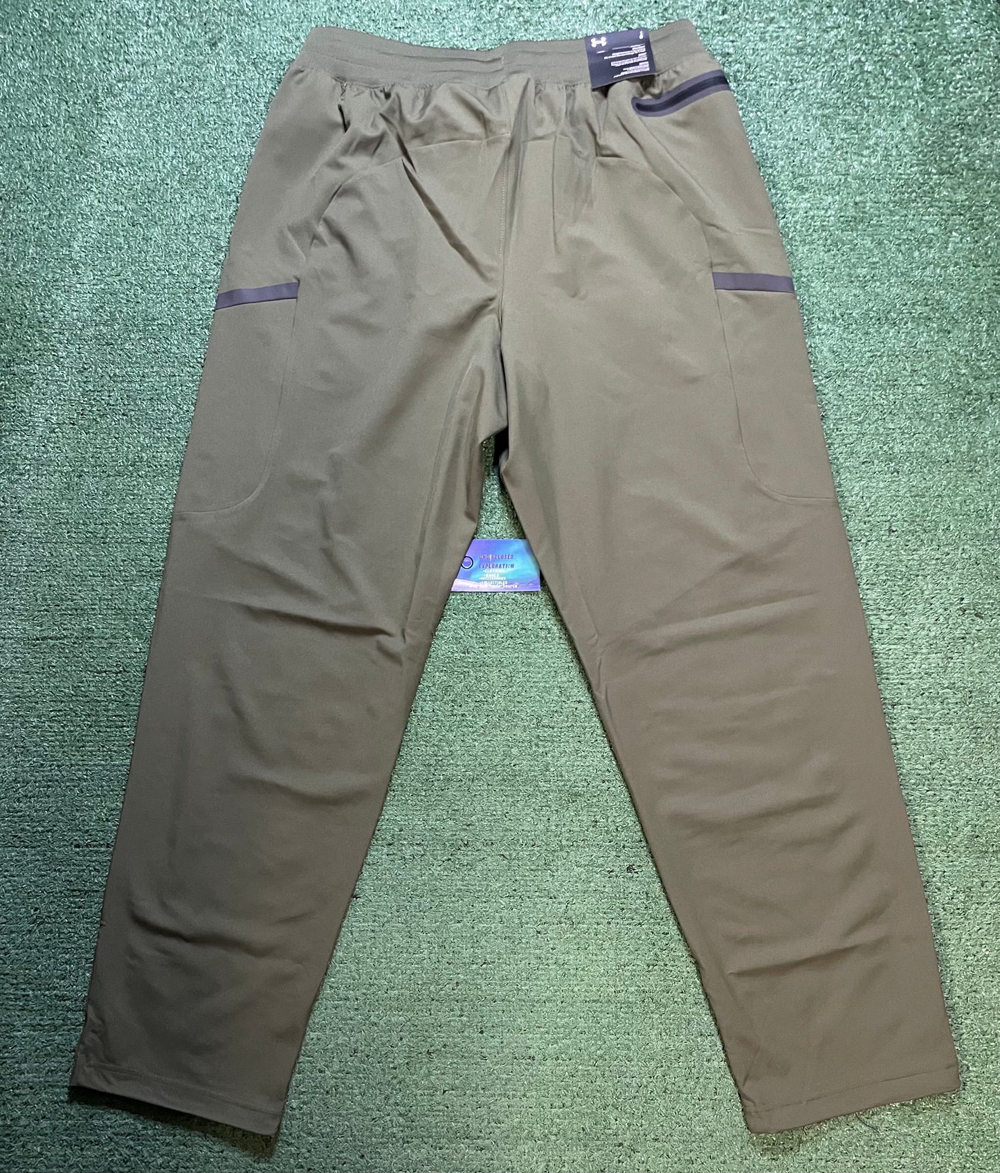 Under Armour woven olive cargo pants
