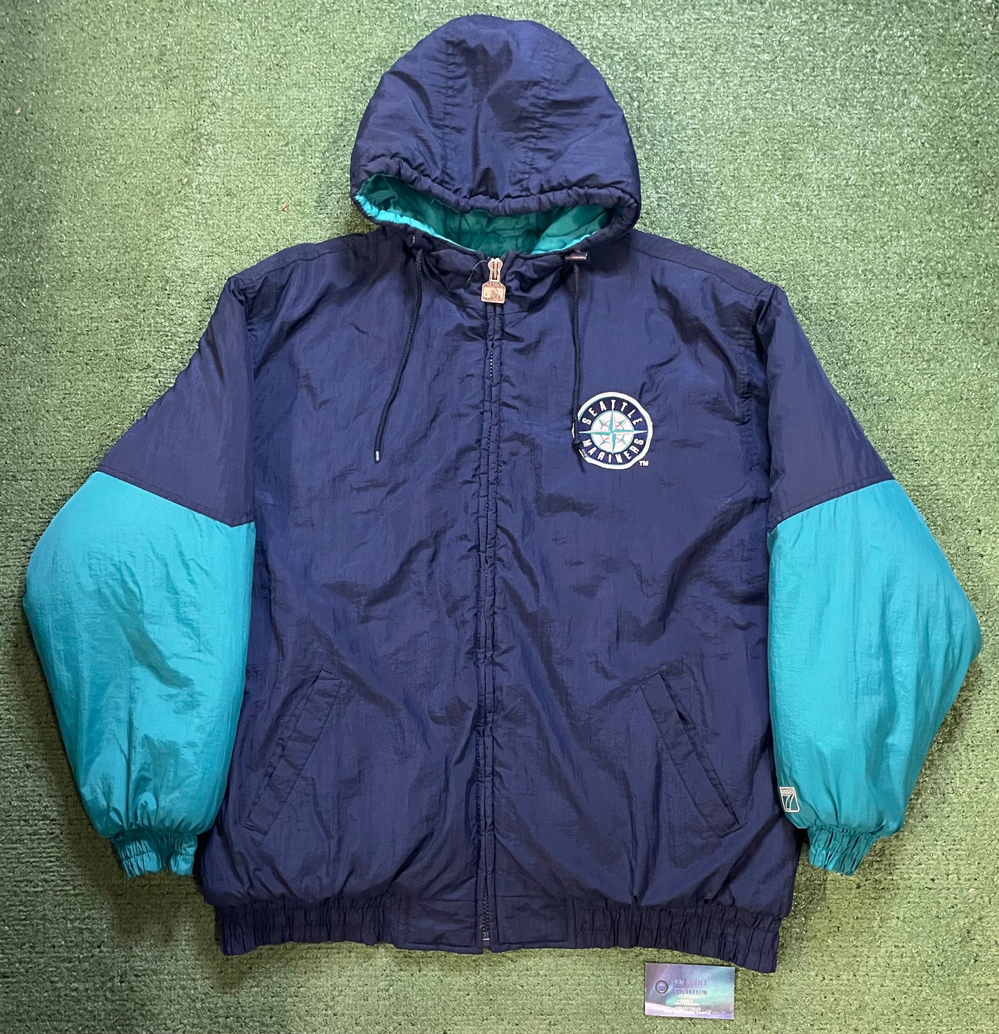 Vintage 1990s Seattle Mariners blue and teal puffer jacket