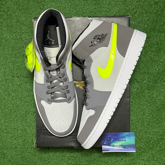 Jordan 1 Mid Volt