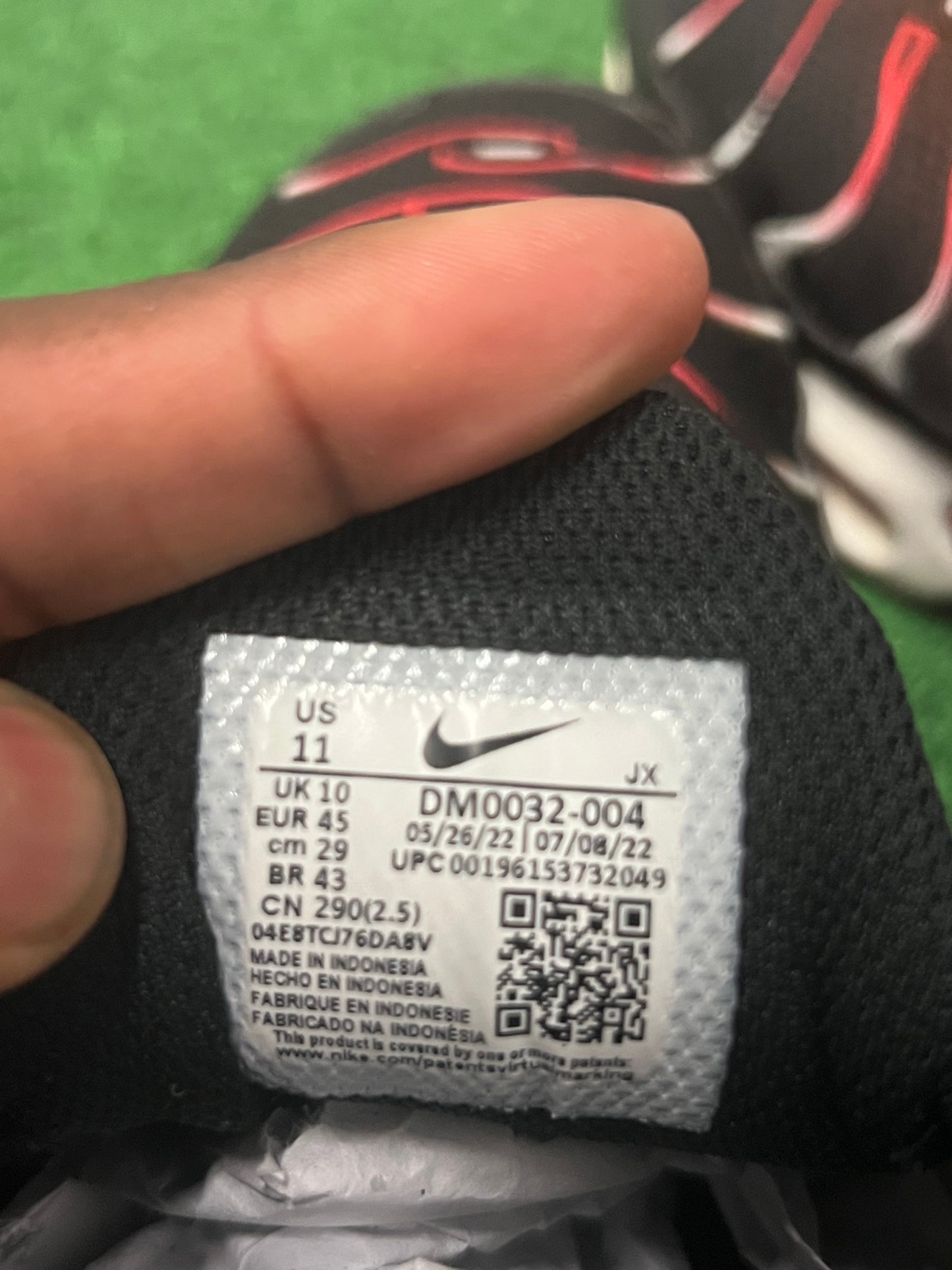 Nike air max plus black white university red size 11men/12.5women
