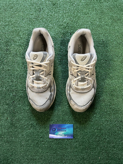 ASICS gel nyc oyster grey size 9.5men/11women