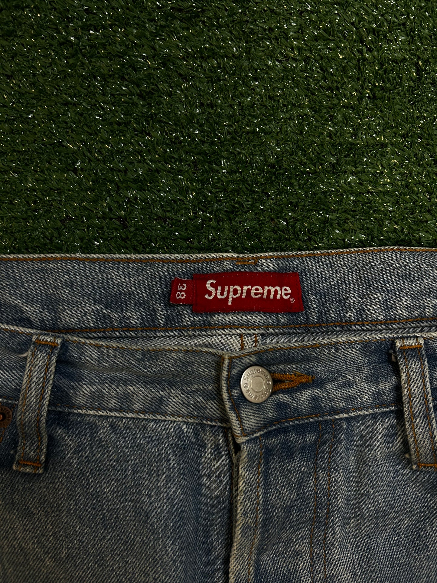 Supreme light wash jeans