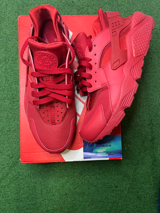Nike air huarache triple red size 10.5men/12women