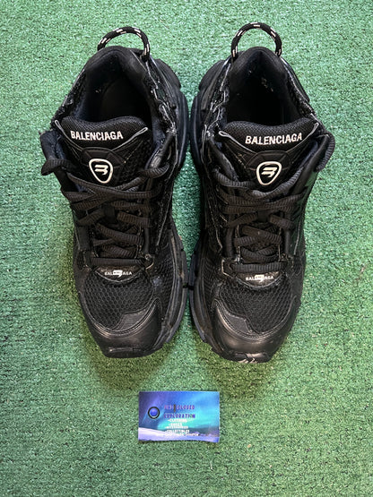 Balenciaga runner triple black size 11men/12.5women(EU 44)