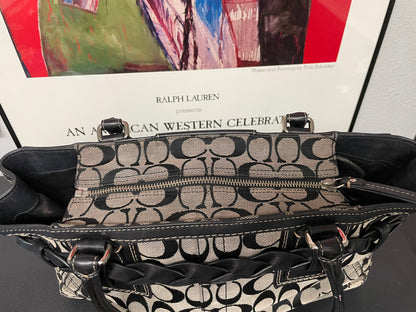 COACH Hampton Siganture shoulder bag