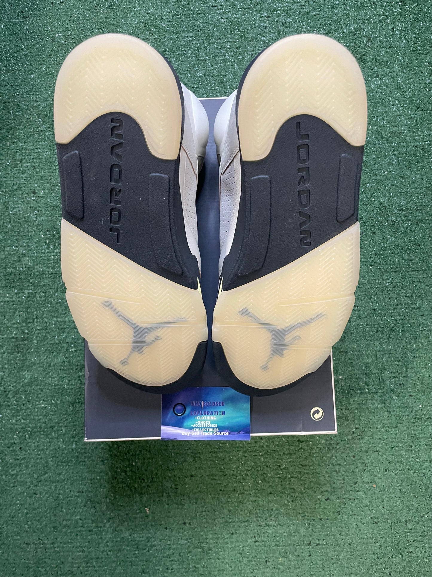 Air Jordan 5 luminous green size 10men/11.5women