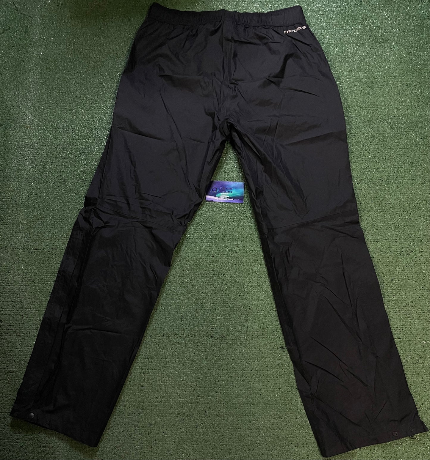 Under Armour black woven pants