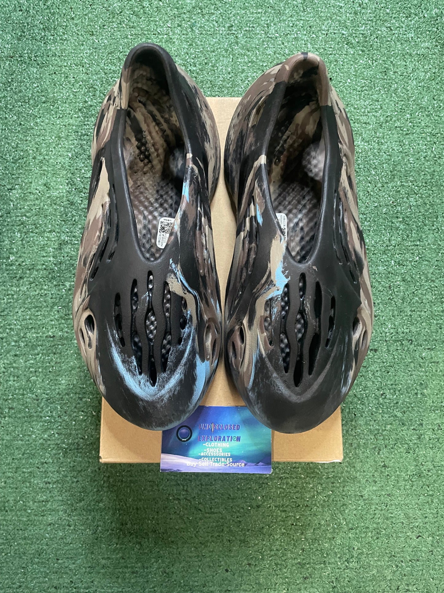 Yeezy foam runner mx cinder size 8men/9.5women