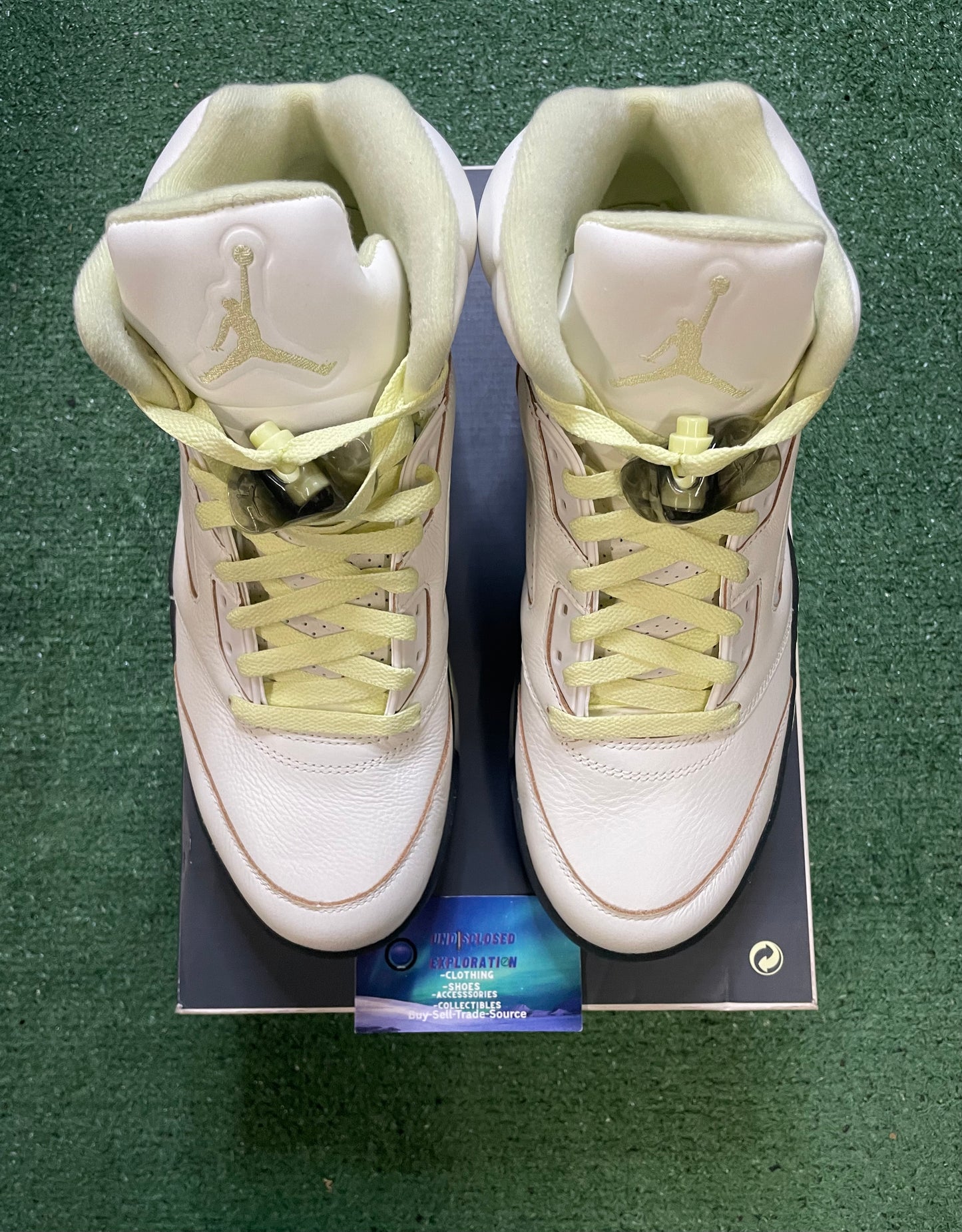 Air Jordan 5 luminous green size 10men/11.5women