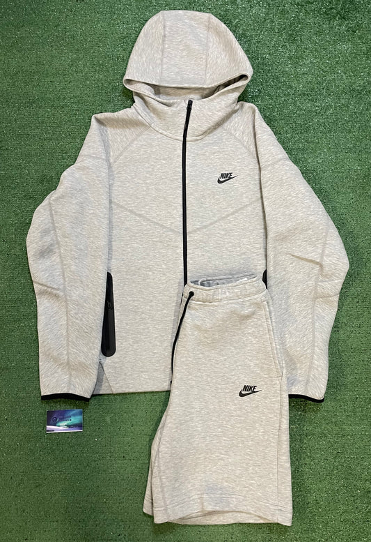 Nike Tech grey sweatsuit