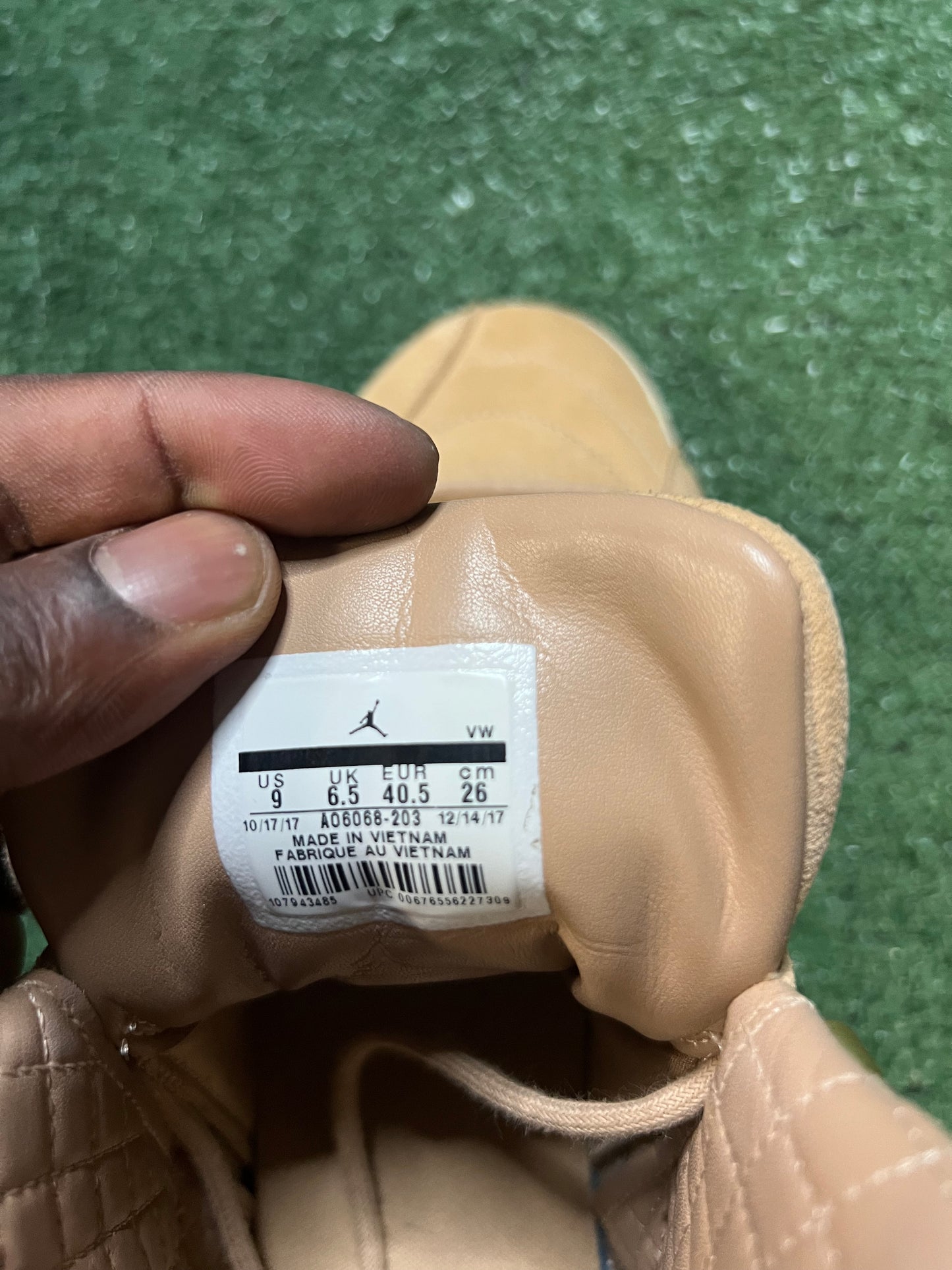 Air Jordan 12 vachetta tan size 7.5men/9women