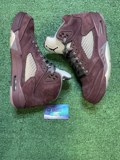 Air Jordan 5 burgundy size 11men/12.5women