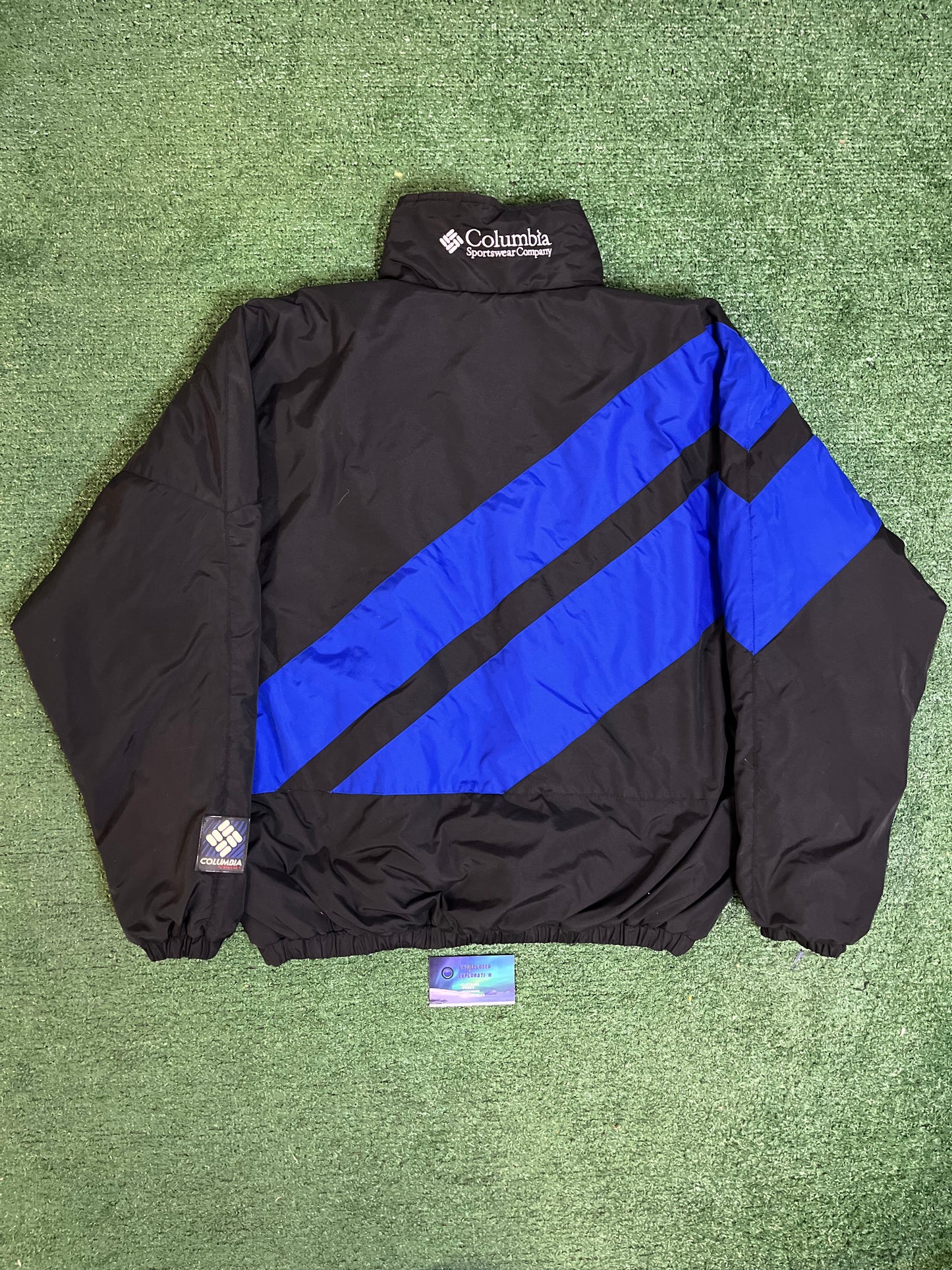 Vintage 1990s Columbia Spellout big logo puffer jacket