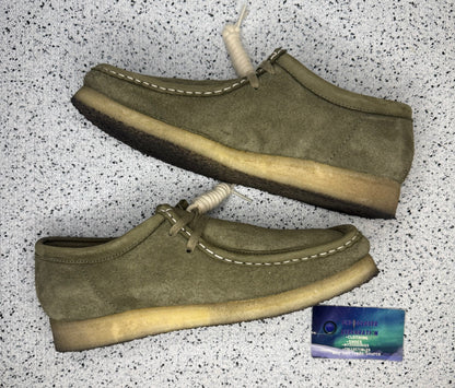 Clark Orignals Wallabee 9.5 Men/11 Women “Preowned”