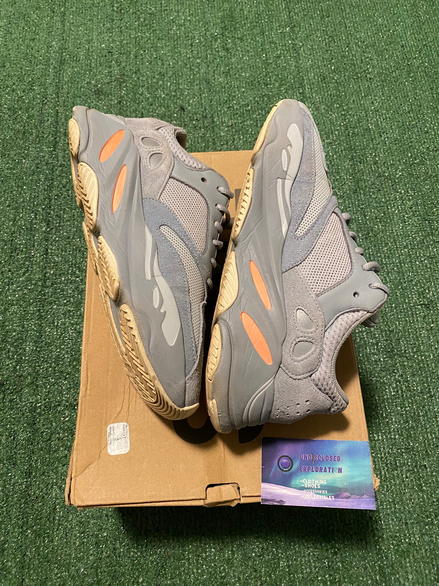 Yeezy 700 “Inertia” size 8men/9.5women