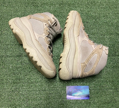 Yeezy dessert Boot salt size 8.5men/10women