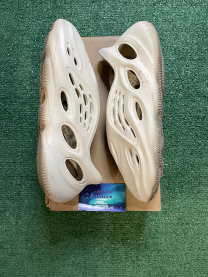Yeezy foam runner sand size 10men/11.5women
