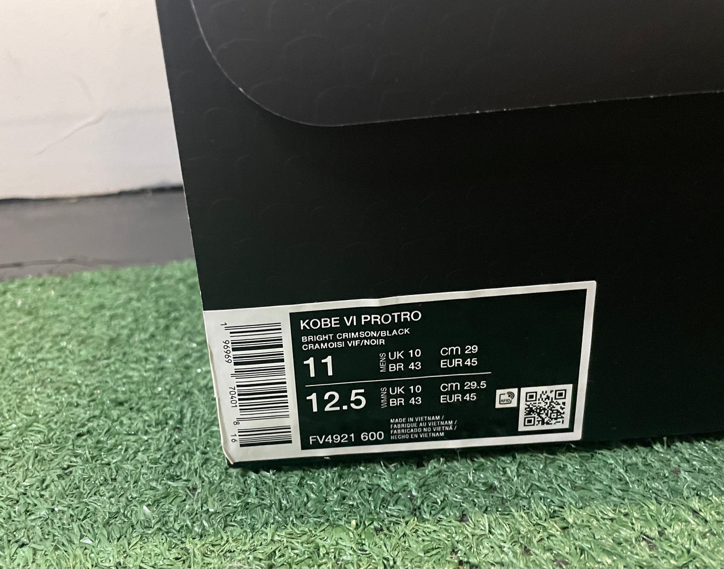 Kobe 6 reverse grinch size 11men/12.5women