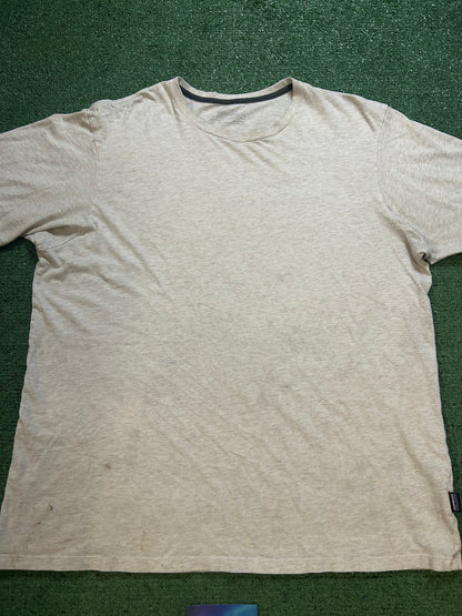 Patagonia light gray tee