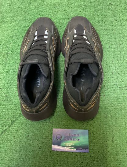 Yeezy 700 V3 “Clay Brown” size 9.5men/11women