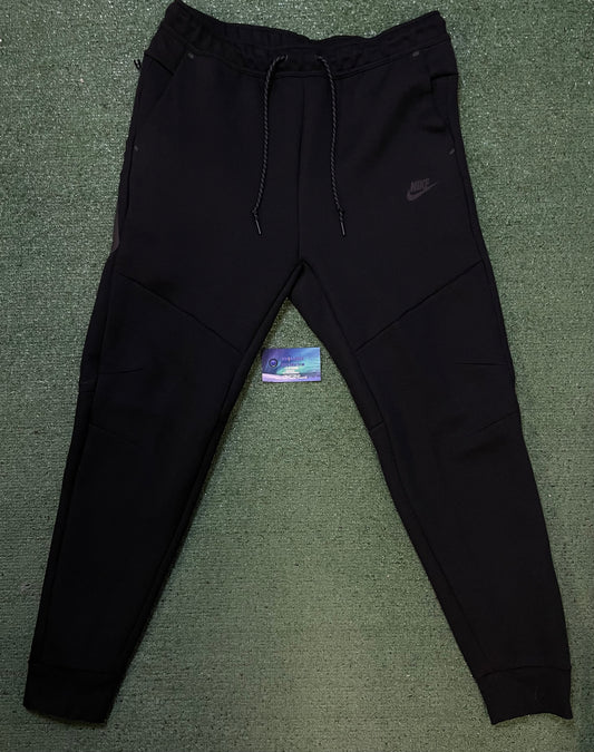 Nike tech fleece black sweatpants
