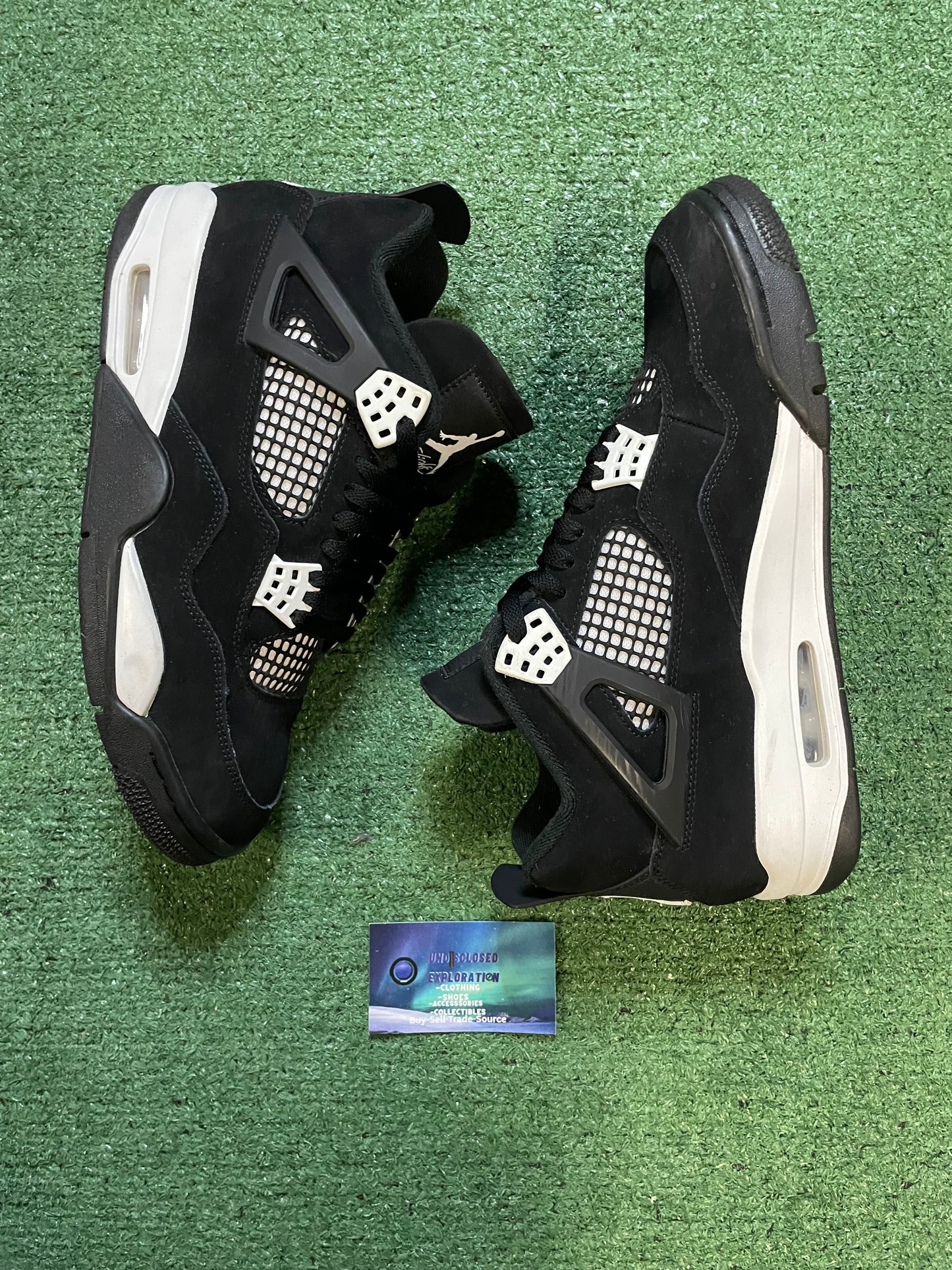 Air Jordan 4 white thunder size 10.5men/12women