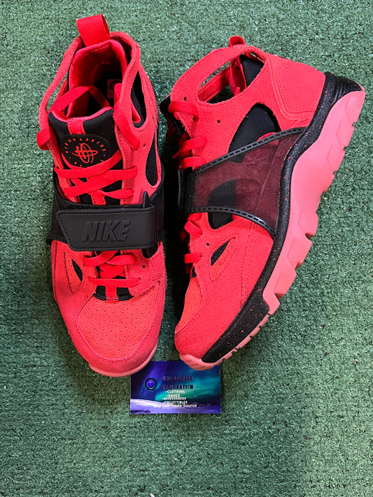 Nike air huarache challenge red size 10.5men/12women