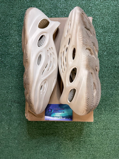 Yeezy foam runner sand size 10men/11.5women