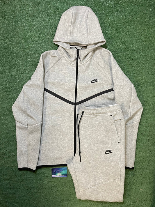 Nike tech fleece grey sweatsuit