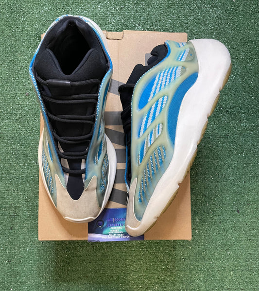 Yeezy 700 Azareth V3 size 10.5men/12women