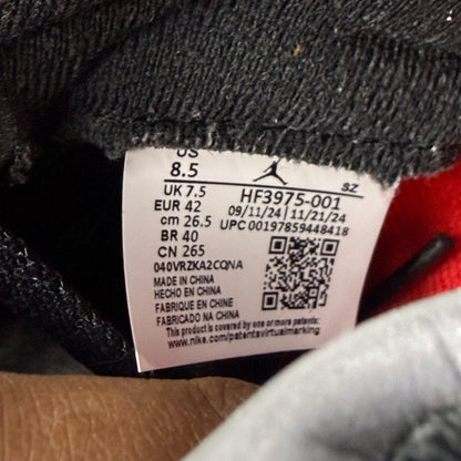 Jordan 5 Black Metallic Reimagined 8.5 Men “Preowned”