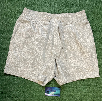 Lululemon Bowline grey and white pattern shorts