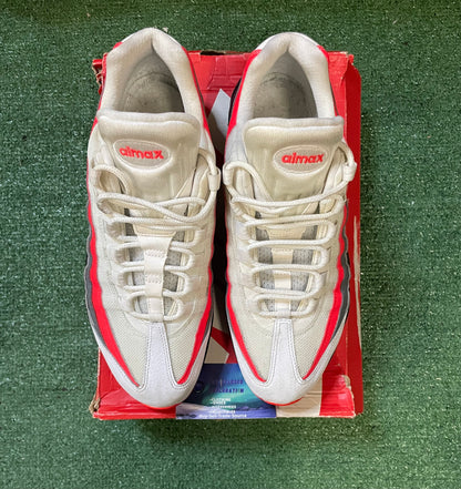 Nike Air Max 95 bright crimson comet size 10men/11.5women