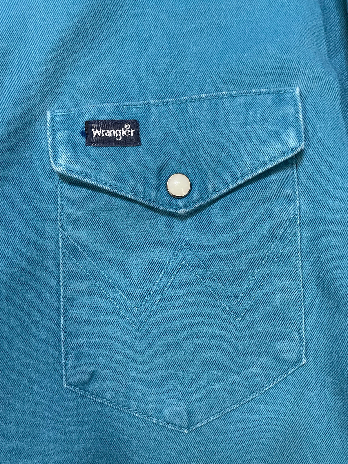Vintage 1990s Wrangler brushpopper turquoise button up shirt