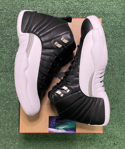 Air Jordan 12 playoffs 2022 size 11men/12.5women